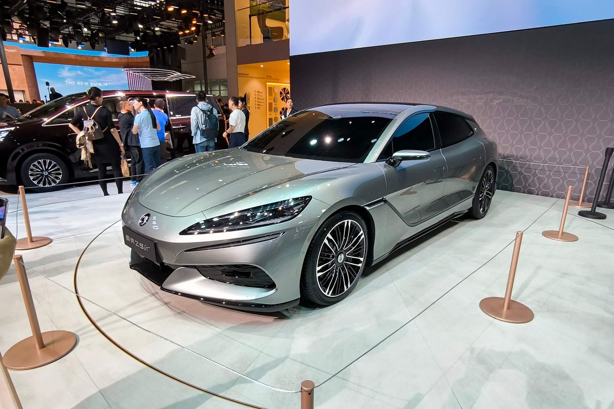 Der Denza D9 soll künftig das Modellprogramm der vornehmen BYD-Tochter krönen. Foto: SP-X/Mario Hommen